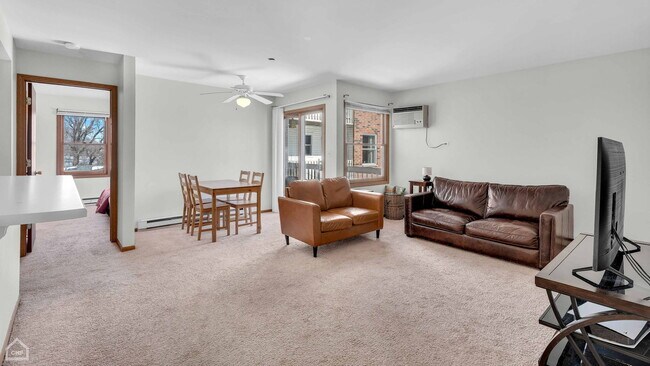 Building Photo - 1351 Cunat Ct