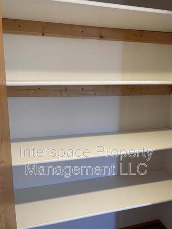 Building Photo - 160 Liberty Ln