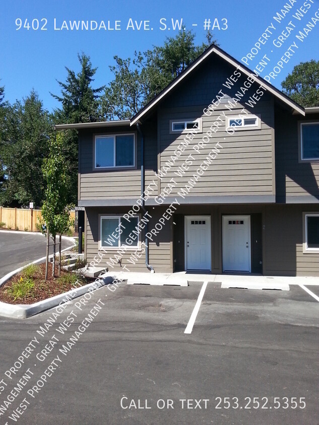 Foto principal - Spacious 2 bedroom 2.5 bath Townhome