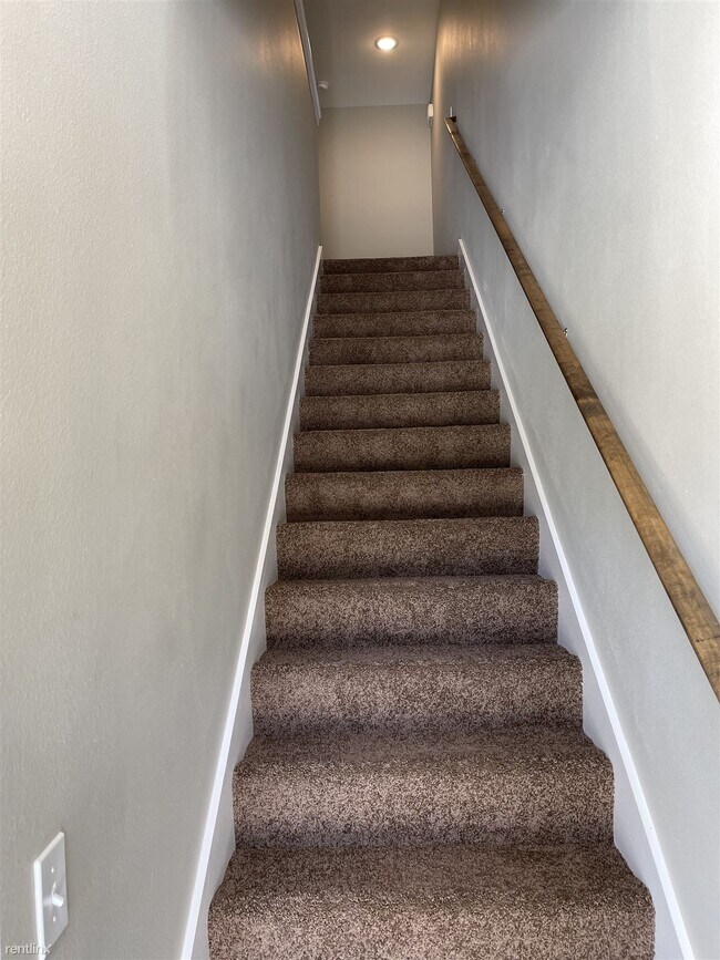 Building Photo - 3 br, 3 bath Townhome - 2208 Cedarbrook Court