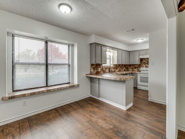 Foto del edificio - 6900 Wicks Trail