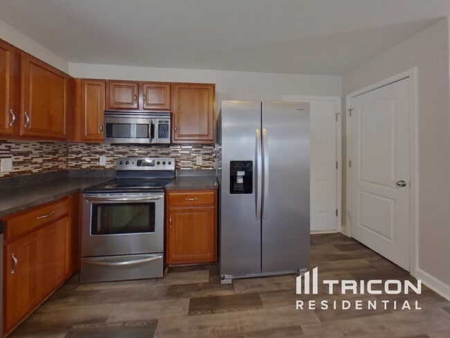 Building Photo - 506 Glencroft Dr