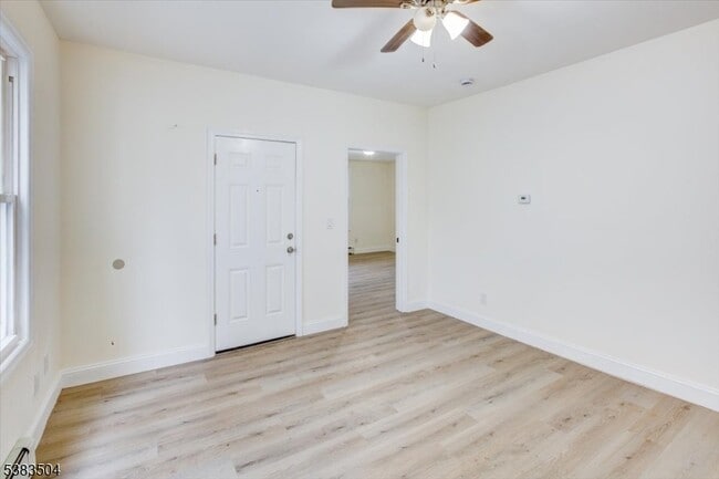 Building Photo - 546 Morris St