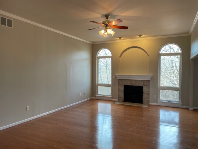 Livingroom - 910 Forest Edge Dr