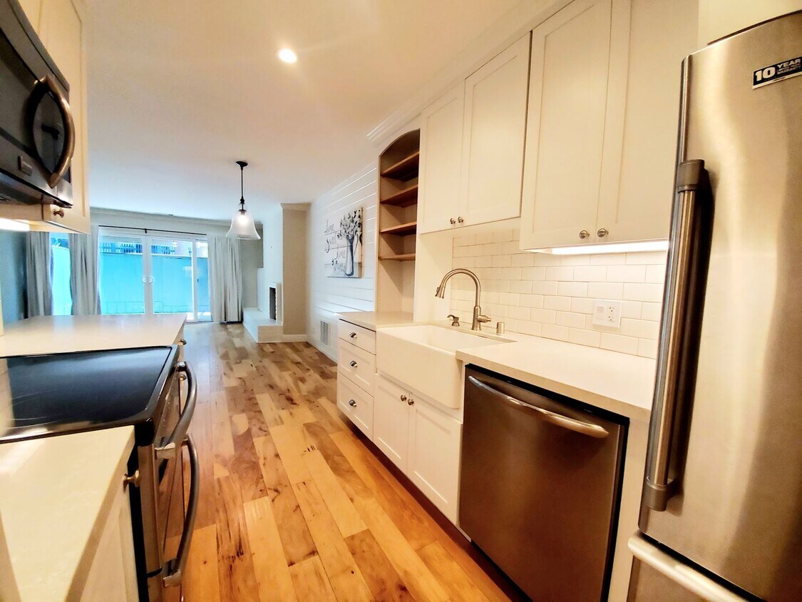 Foto principal - 920 Peninsula Ave