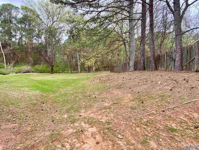 Foto del edificio - 1110 Liberty Dr