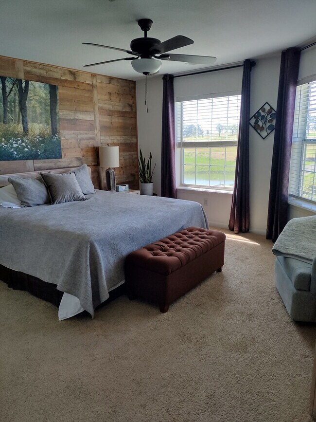 Master bedroom/king bed - 150 W Rockford Dr