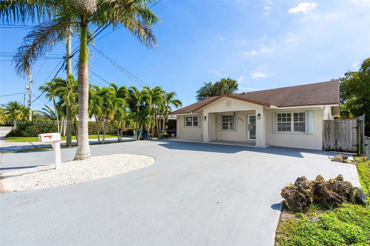 Foto principal - 6371 SW 32nd St