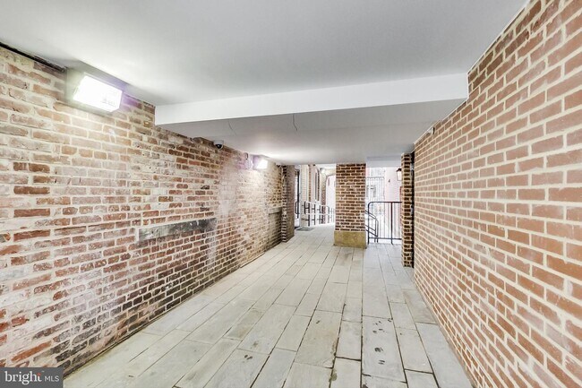 Building Photo - 1745 N St NW