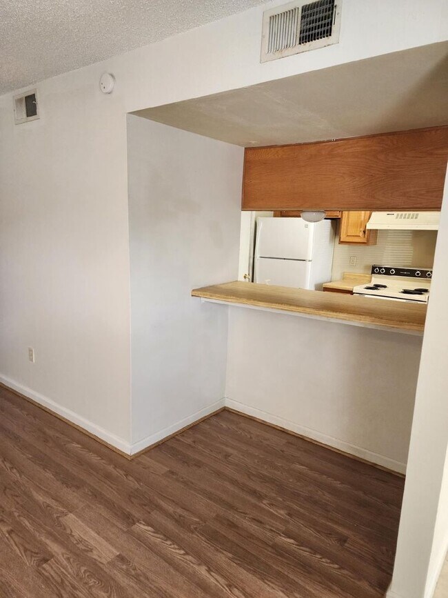 Building Photo - 232 Antrim Dr