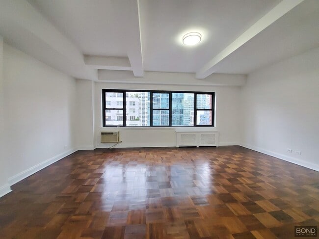 Building Photo - 157e E 57th St