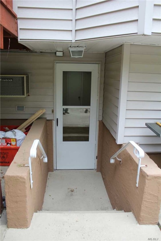 Primary Photo - 315 Evelyn Ct