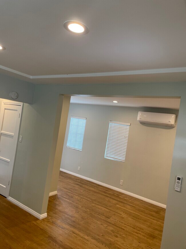 Dinning room / - 300 W Hillsdale St