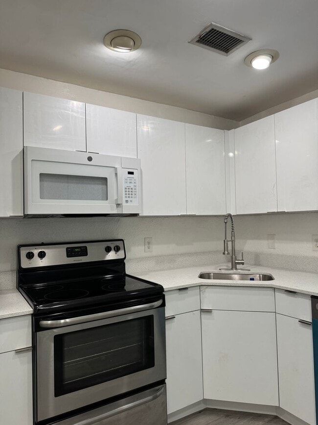 Photo - 8650 SW 67 Avenue Apartment