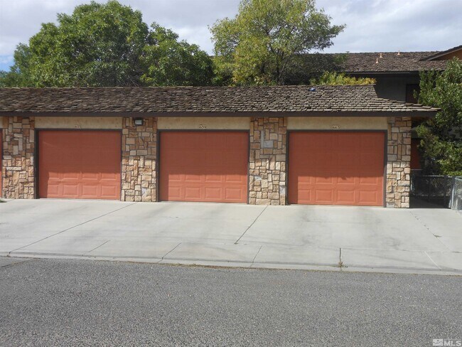 Building Photo - 675 Timothy Way