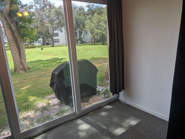 Foto del edificio - 9471 Evergreen Pl