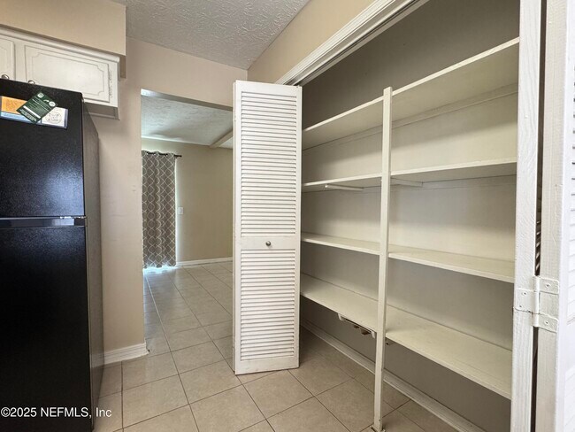 Building Photo - 517 Cody Dr