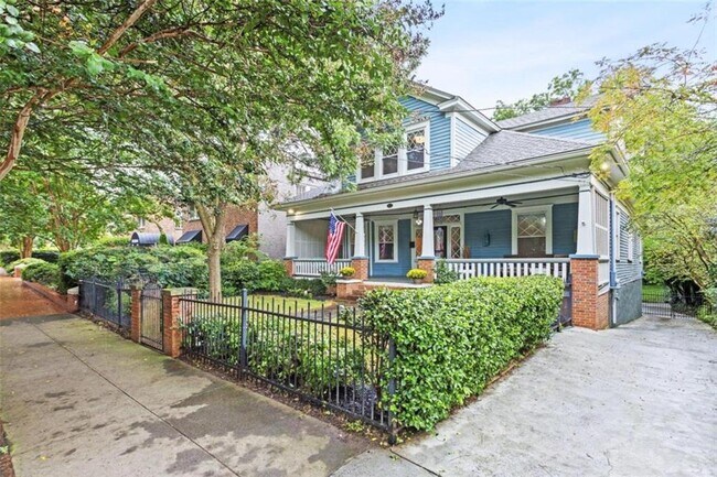 Foto del edificio - 1038 St Charles Ave NE