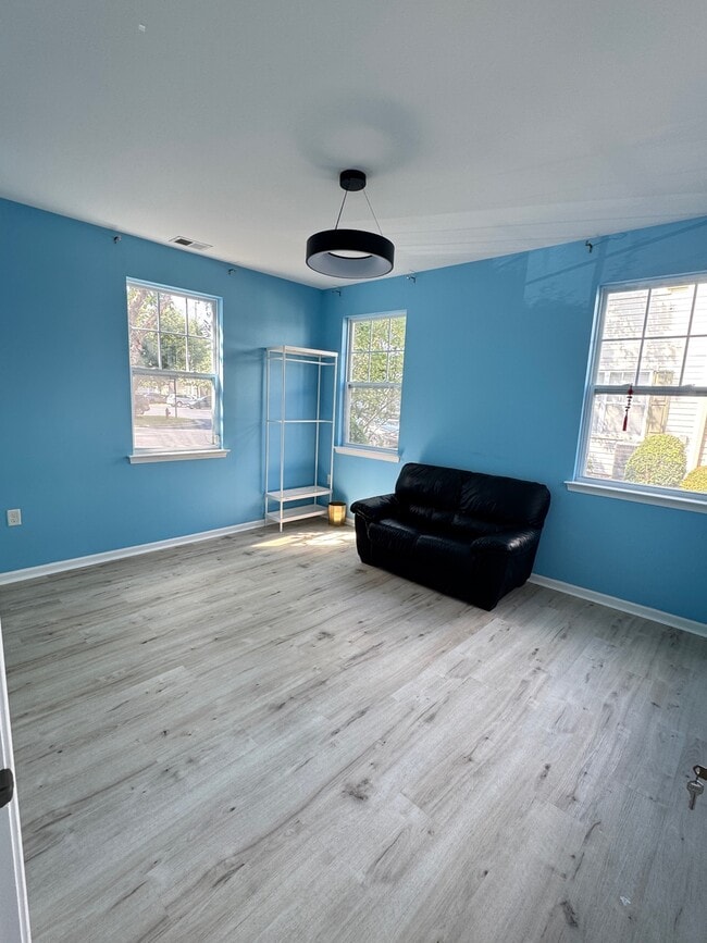 Building Photo - 1307 Emsworth Dr