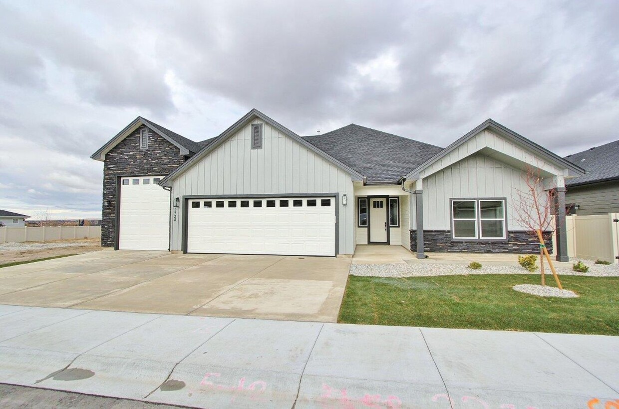 Foto principal - Stunning Brand New Home With Unobstructed ...