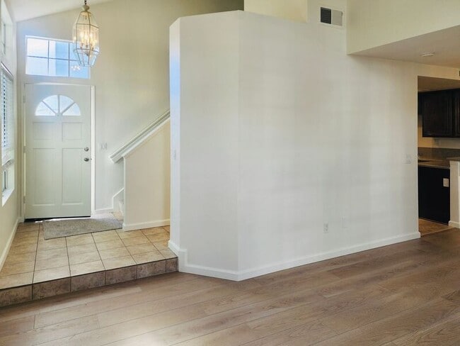 Building Photo - 2275 Hawthorne Pl