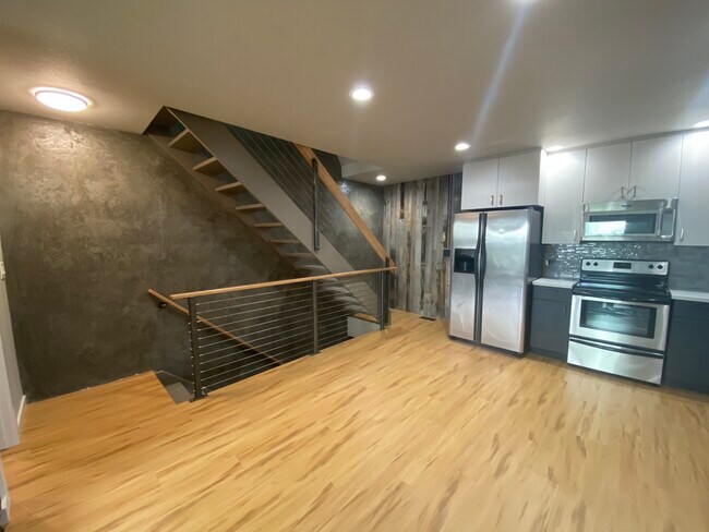 Photo - 538 Superior St Townhome