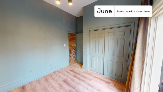 Foto del edificio - Room in Shared 5 bed/2 bath home in Columbia Heights