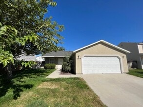 Building Photo - 13834 Mesa St