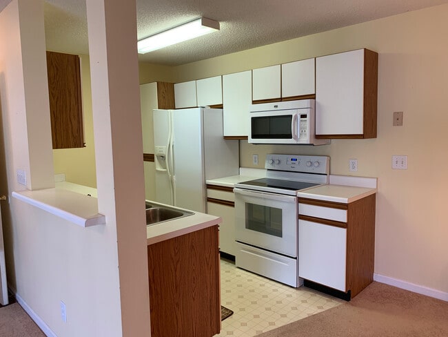 Building Photo - 2136 Clearwater Dr