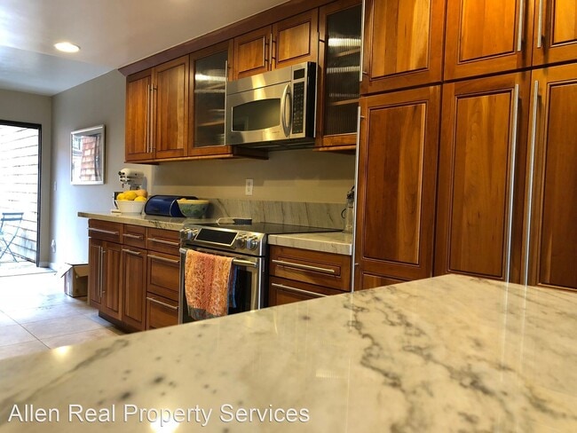 Building Photo - 2 br, 2.5 bath House - 13078 Camino Del Rocio