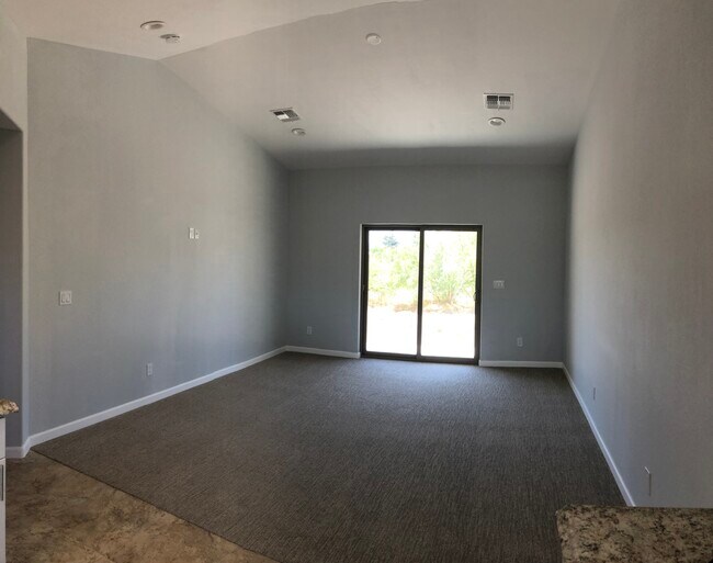 Foto del edificio - 4630 N Forestglen Rd