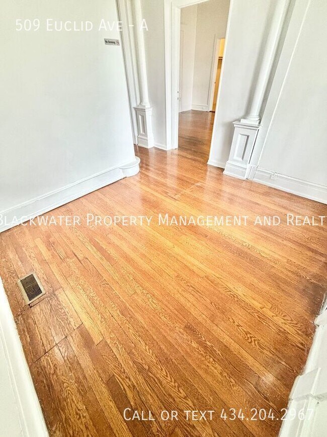 Foto del edificio - Large Two Bedroom Apartment off of Memoria...