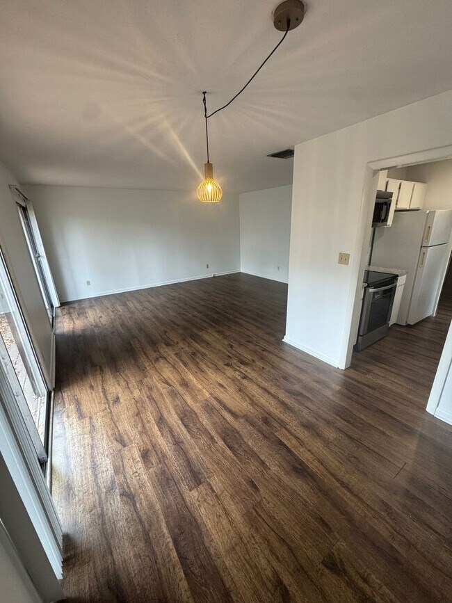 Foto del edificio - Charming and Spacious 2BR/2BA Townhome in Central Tallahassee