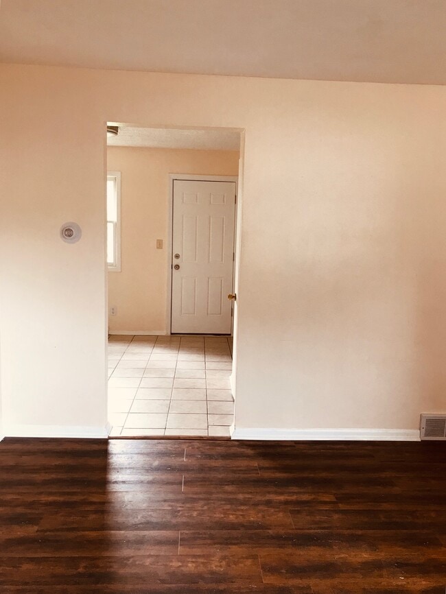 Kitchen looking into Living Room - 316 Sheridan Dr