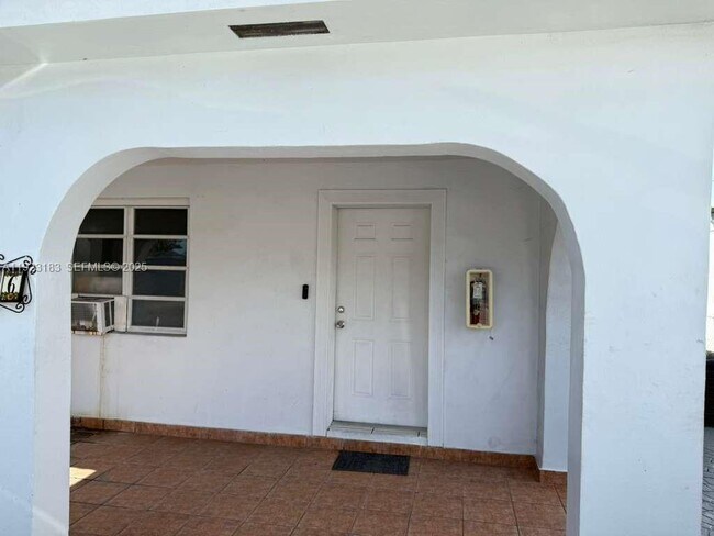 Foto del edificio - 526 SW 64th Ave