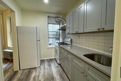 Primary Photo - 523 McDonald Ave
