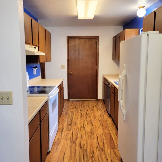 Building Photo - Heights 4 Bedroom Duplex w/ Garage & Fenced Yard