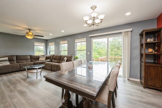 Building Photo - 646 Grand Canyon Cir
