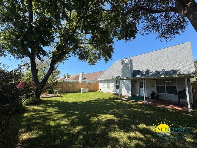 Foto del edificio - Beautifully Updated 4 Bedroom Mary Esther ...
