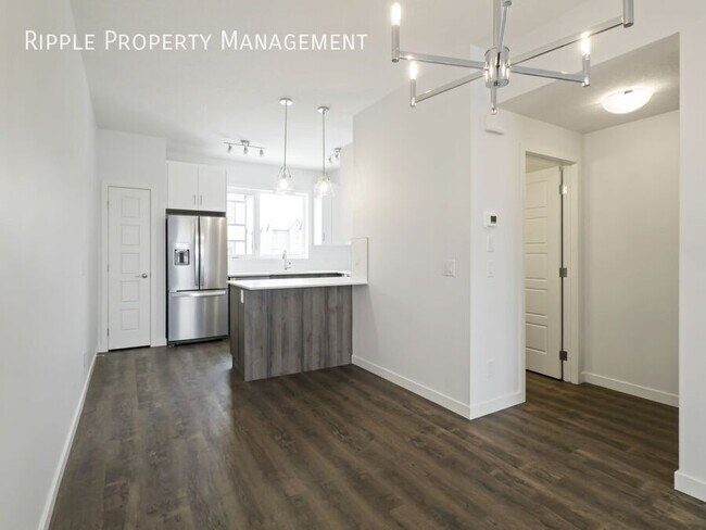 Building Photo - INCREDIBLE 2 BEDS/2.5 BATHS TOWNHOUSE WITH GARAGE INCLUDED!