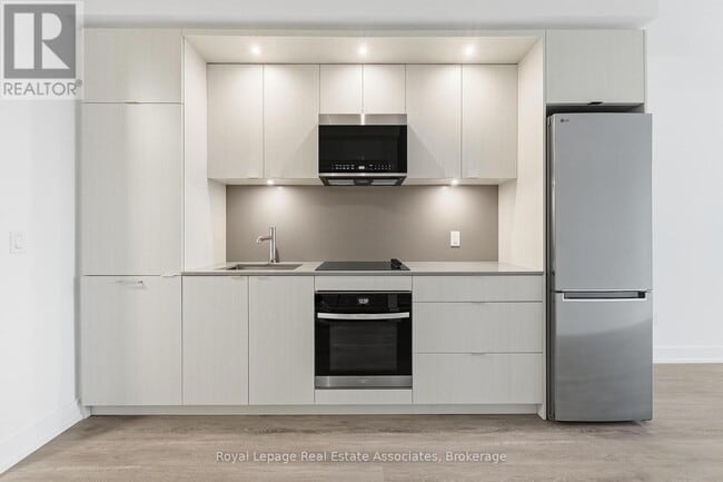 Building Photo - 60 Central Park Roadway