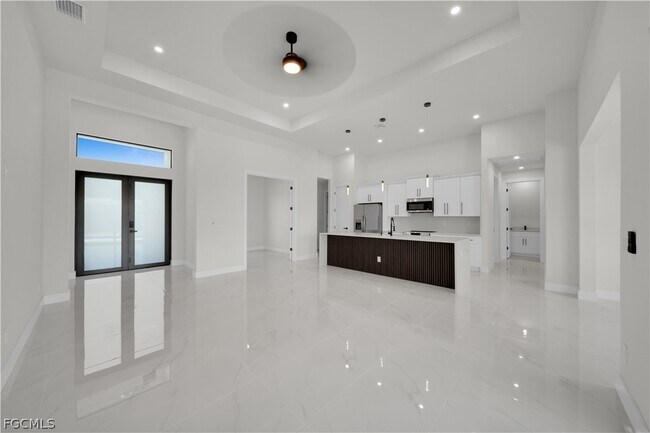 Foto del edificio - 373 El Dorado Blvd S