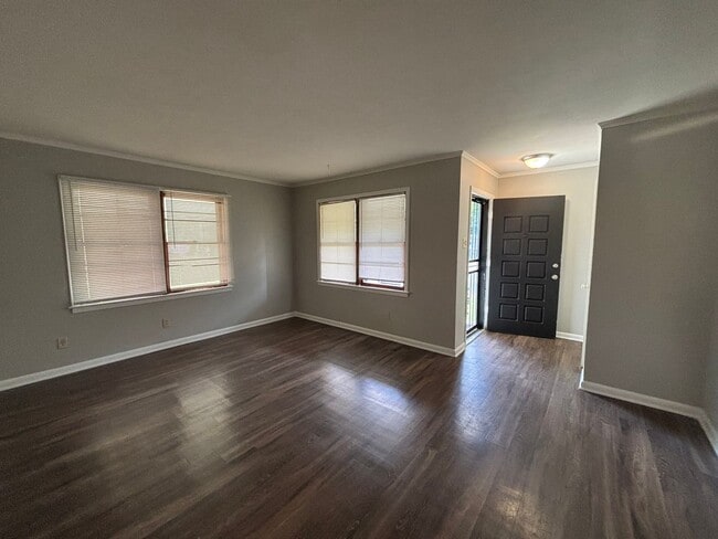 Building Photo - 2160 St Elmo Ave