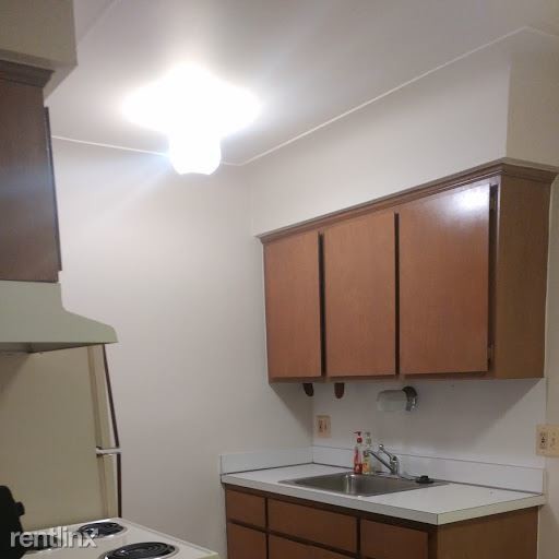 Foto del edificio - 8310 Hall Rd