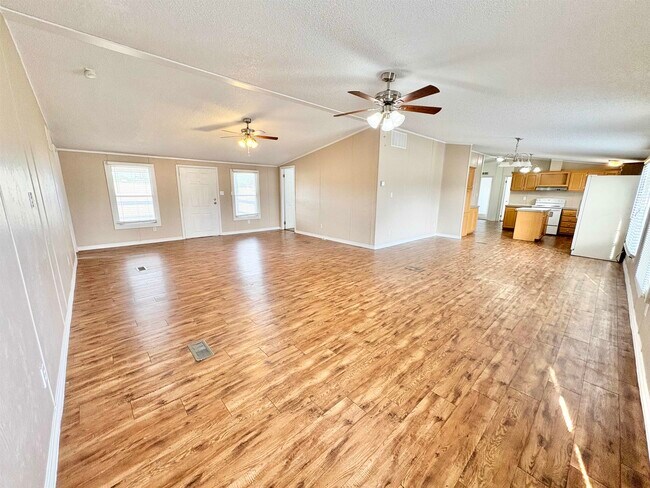 Building Photo - 285 CR 112