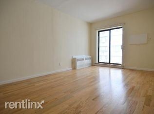 Building Photo - 215 E 37th St