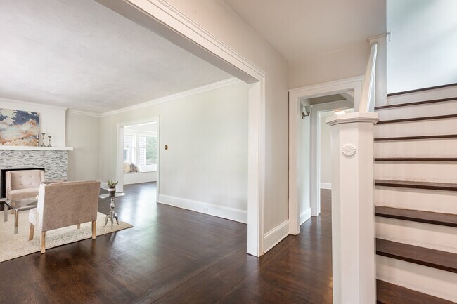 Building Photo - 3315 Beechwood Ave