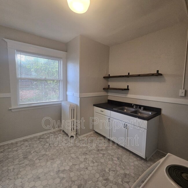 Building Photo - 424 Lafayette Ave SE