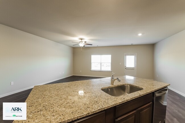 Building Photo - 450 Clover Cir