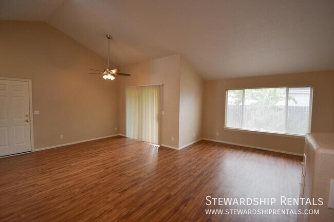Foto del edificio - 3 bed/1 bath in Santa Clara area